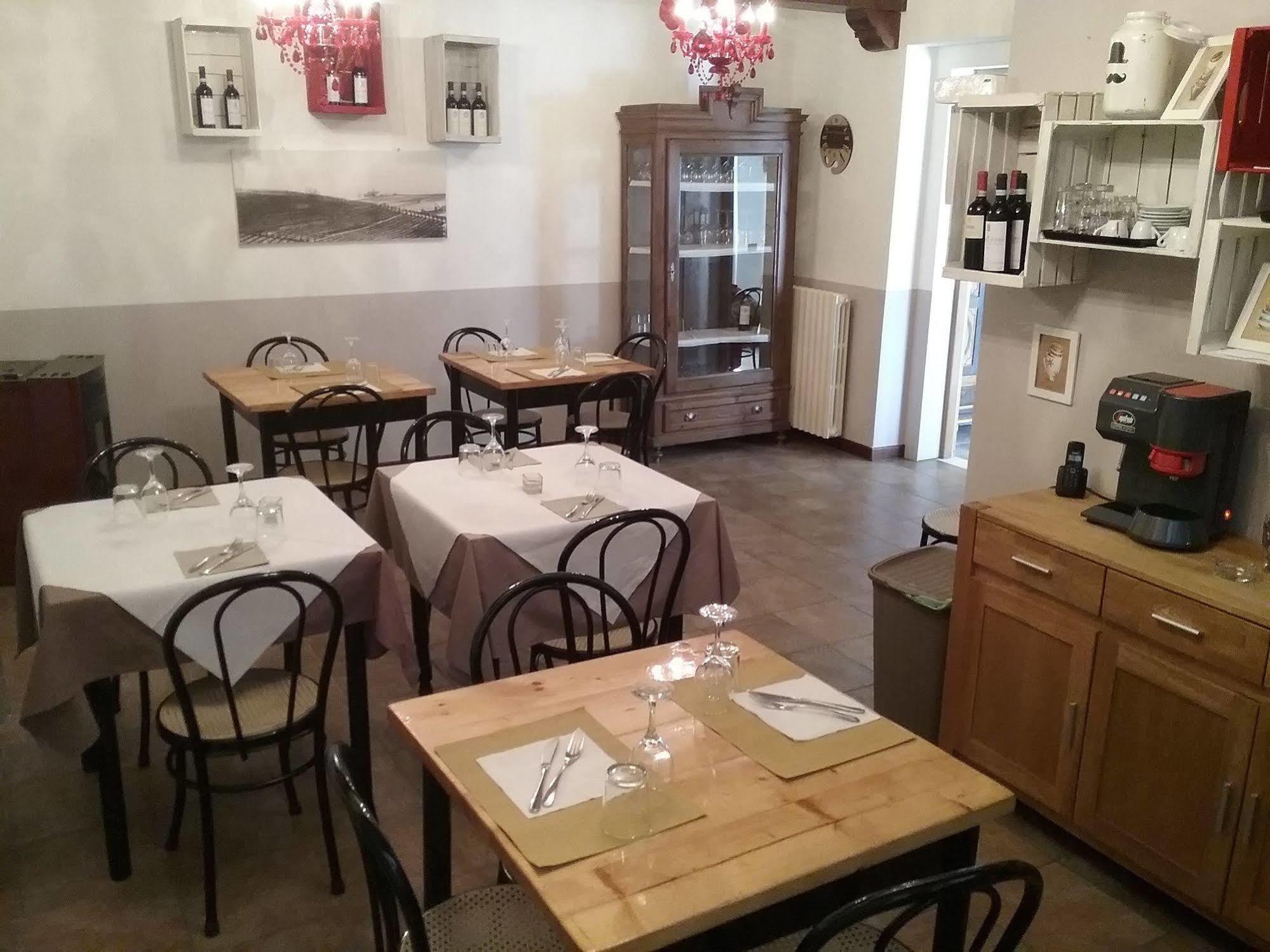 La Terrazza Del Barbaresco Bed and Breakfast Neviglie Buitenkant foto